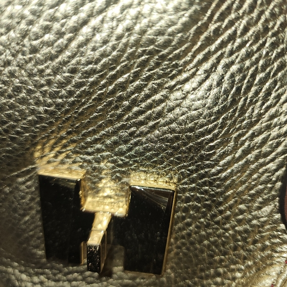 Tommy Hilfiger Turnlock Pebble Leather Colorblock Convertible Top Handle - Picture 7 of 14